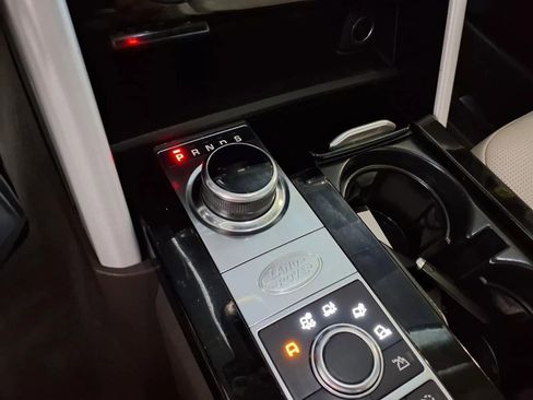 Used 2018 Land Rover Discovery HSE AWD/4WD image 24