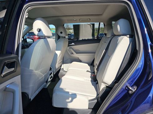 Used 2024 Volkswagen Tiguan SE image 17
