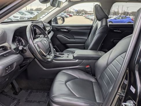 Used 2023 Toyota Highlander XLE image 27