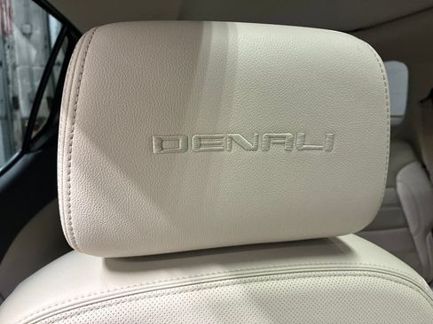 Used 2022 GMC Acadia Denali w/ Denali Ultimate Package AWD/4WD image 10