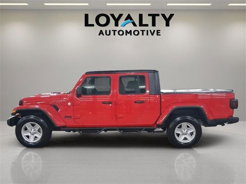 Used 2021 Jeep Gladiator Sport image 2