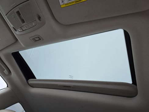 Used 2020 Nissan Pathfinder Platinum image 32