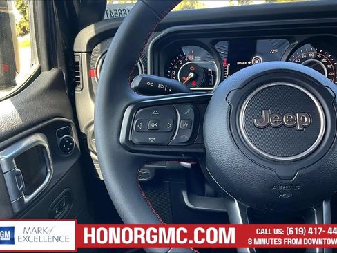 Used 2024 Jeep Gladiator Rubicon w/ Technology Group AWD/4WD image 12
