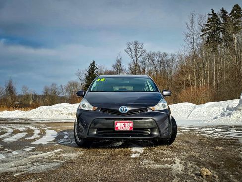 Used 2016 Toyota Prius V Two image 8