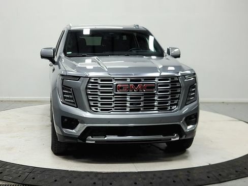 Used 2025 GMC Yukon Denali RWD image 3
