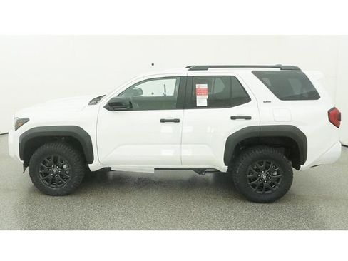 New 2026 Toyota 4Runner SR5 AWD/4WD image 3