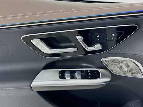 Used 2023 Mercedes-Benz EQE 500 4MATIC Sedan image 19