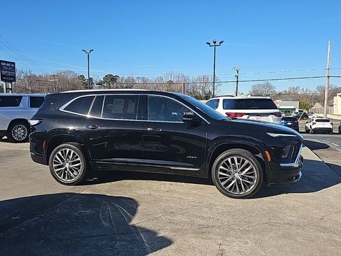 Used 2025 Buick Enclave Avenir w/ Super Cruise Package image 2
