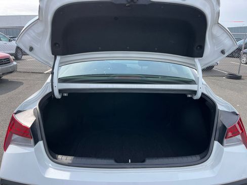 Used 2025 Hyundai Elantra SEL image 32