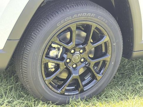 New 2026 Jeep Compass Latitude AWD/4WD image 18