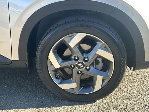 Used 2023 Hyundai Venue SEL image 12