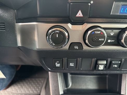 Used 2021 Toyota Tacoma SR5 w/ Technology Package image 19