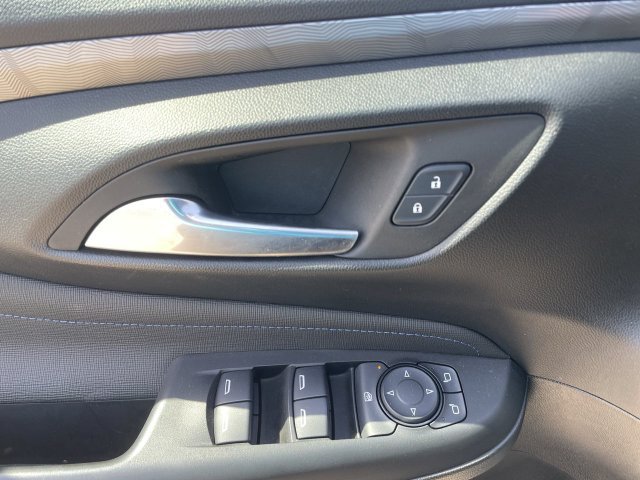 Used 2024 Buick Envista Sport Touring w/ Convenience I Package FWD image 21