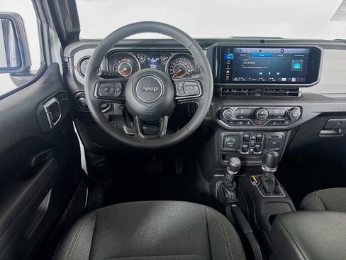 Used 2025 Jeep Gladiator Sport AWD/4WD image 22