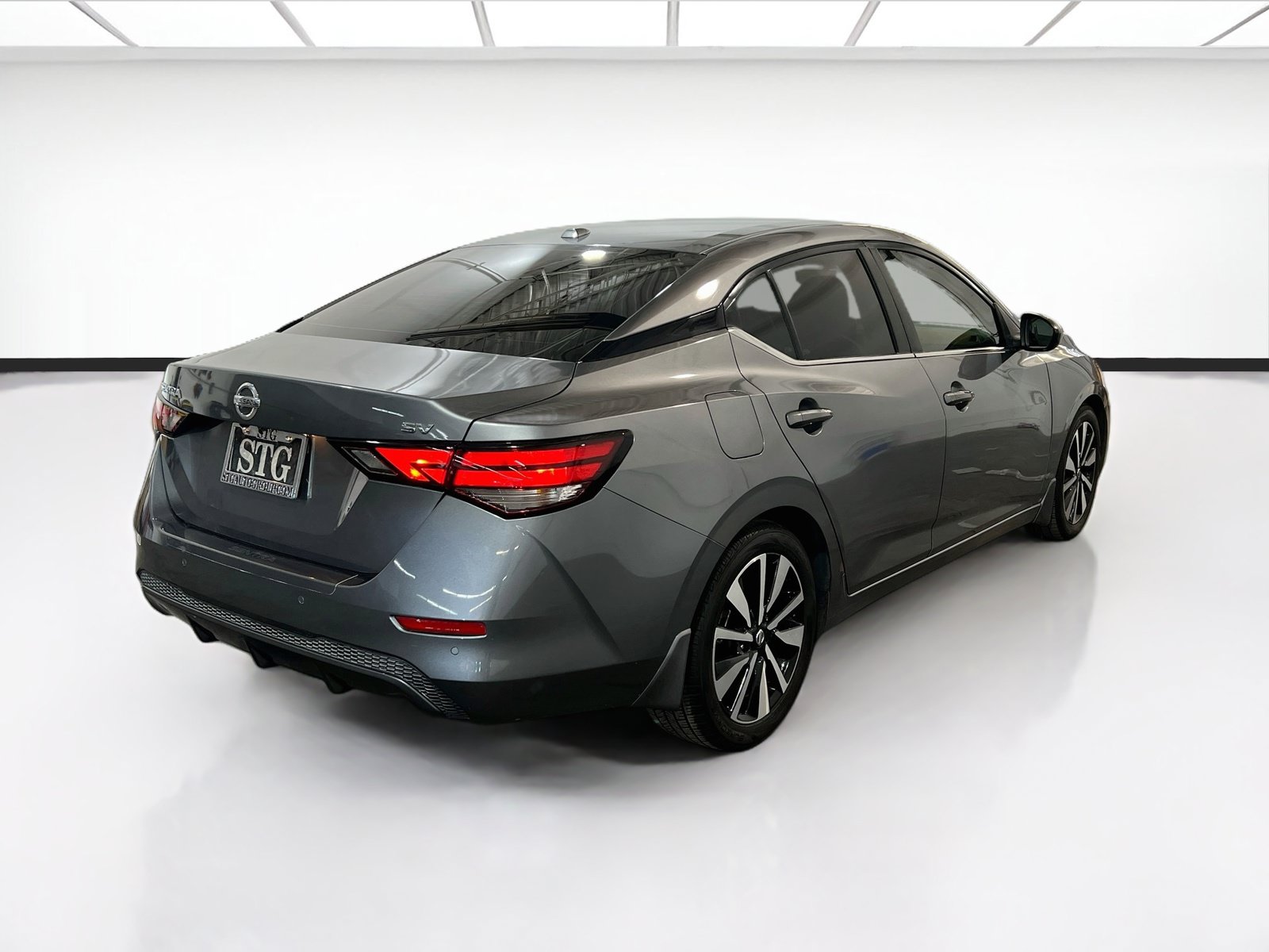 Used 2022 Nissan Sentra SV w/ SV Premium Package FWD image 4