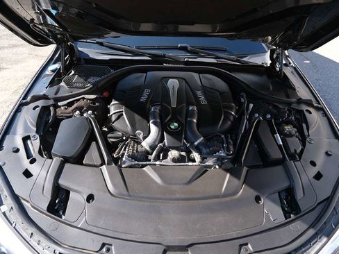 Used 2017 BMW 750i xDrive image 41