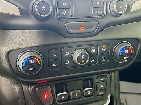 Used 2021 GMC Terrain SLE w/ GMC Pro Grade Package image 22