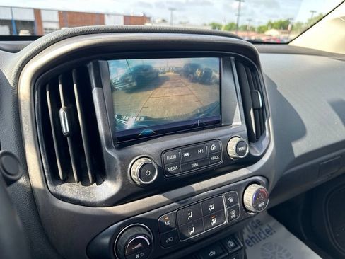 Used 2018 Chevrolet Colorado Z71 AWD/4WD image 2