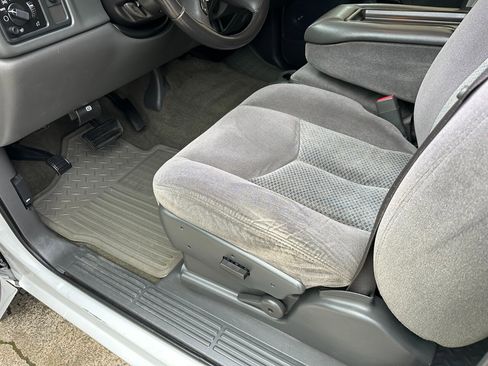 Used 2007 Chevrolet Silverado 2500 LT w/ Heavy-Duty Power Package image 12