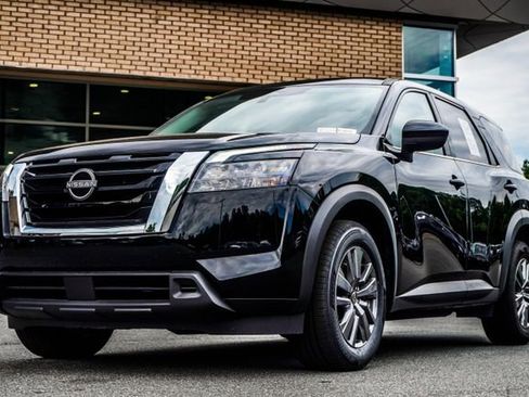 Used 2025 Nissan Pathfinder S FWD image 8