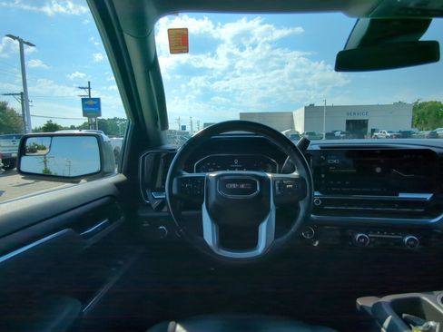 Used 2025 GMC Sierra 1500 SLT AWD/4WD image 13