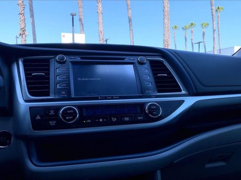 Used 2018 Toyota Highlander Limited FWD image 31