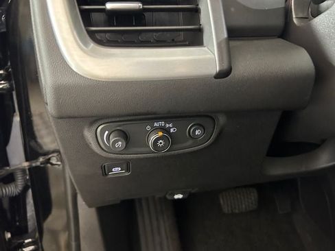 Used 2024 GMC Terrain SLT AWD/4WD image 18