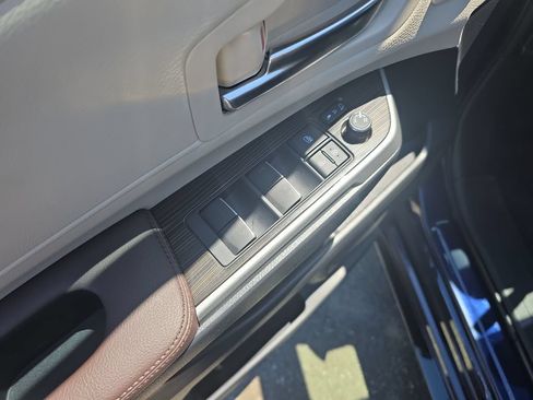 Used 2021 Toyota Sienna Platinum FWD image 11