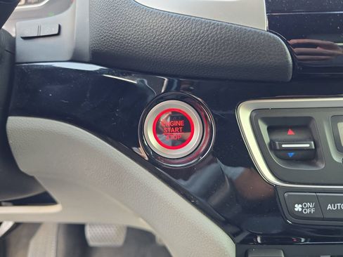 Used 2016 Honda Pilot Touring image 25