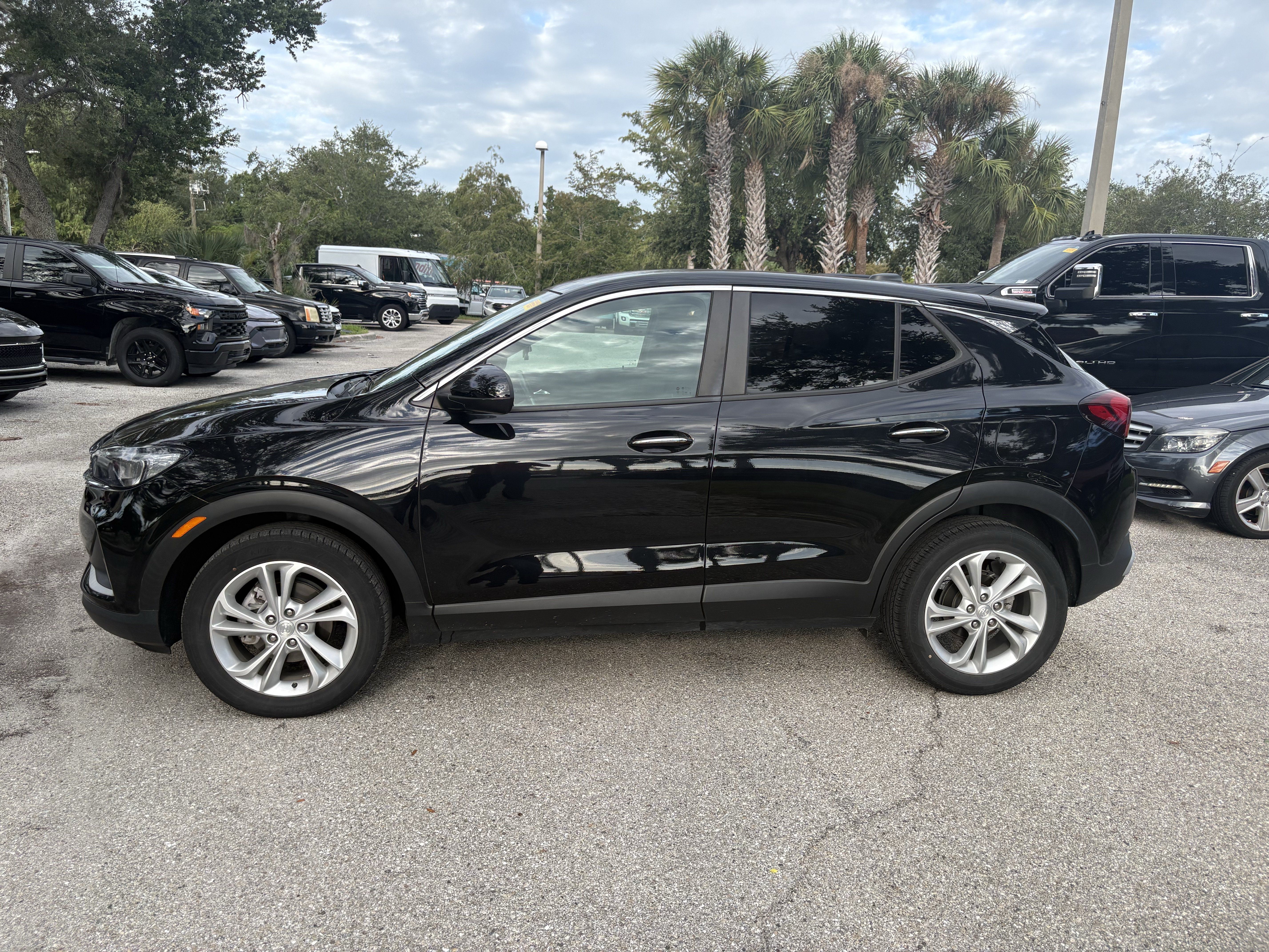 Certified 2023 Buick Encore GX Preferred w/ Cold Weather Comfort Package FWD image 4