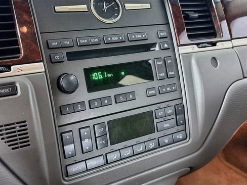 Used 2007 Lincoln Town Car Signature RWD image 14