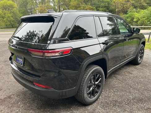 New 2025 Jeep Grand Cherokee Altitude image 4