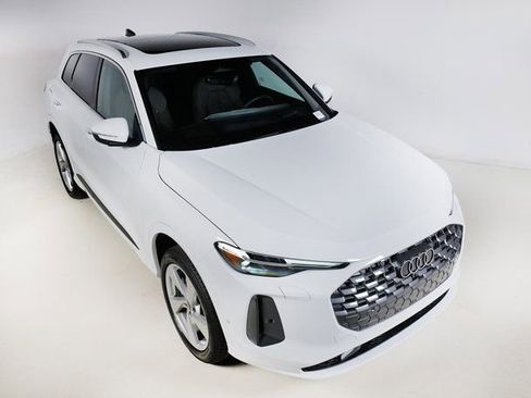 New 2025 Audi Q5 Premium Plus image 3