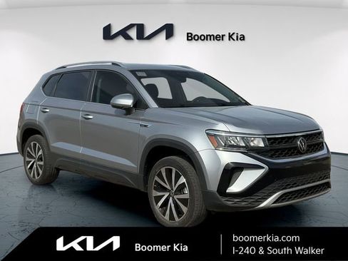 Used 2024 Volkswagen Taos SE image 3