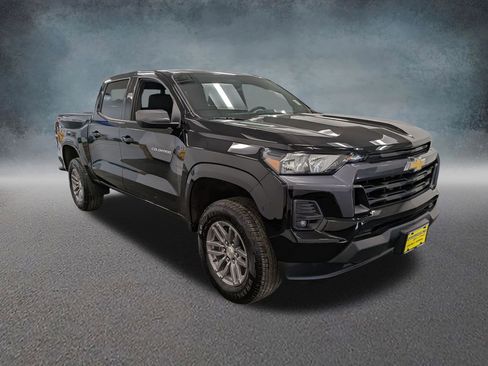 Used 2023 Chevrolet Colorado LT w/ LT Convenience Package II AWD/4WD image 3