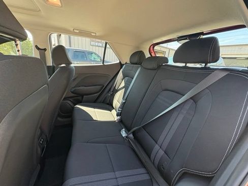 Used 2025 Hyundai Venue SEL FWD image 14