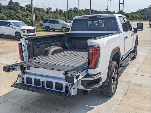 New 2026 GMC Sierra 2500 Denali AWD/4WD image 13