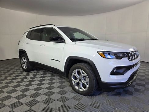New 2026 Jeep Compass Latitude image 2