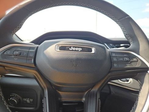 Used 2023 Jeep Grand Cherokee L Laredo AWD/4WD image 30