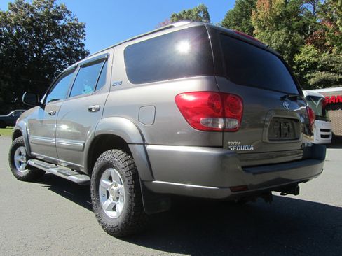 Used 2006 Toyota Sequoia SR5 image 9