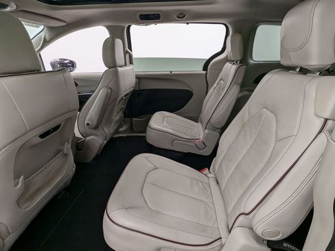 Used 2020 Chrysler Pacifica Limited image 12