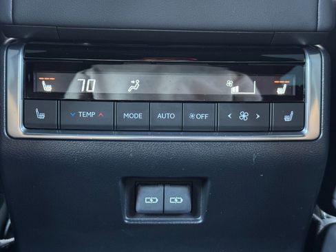 Used 2024 Lexus GX 550 w/ Cold Area Package image 40