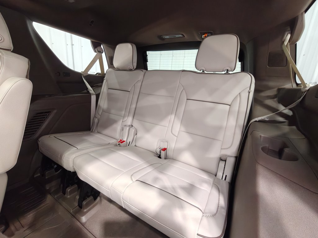 Used 2026 GMC Yukon Denali w/ Advanced Technology Package AWD/4WD image 34