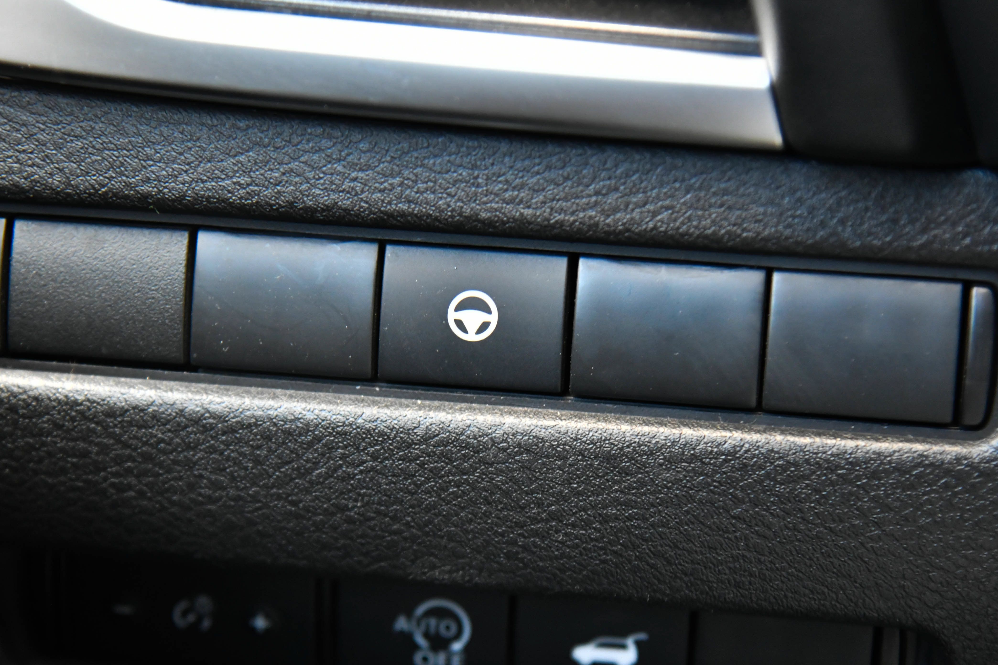 Used 2025 Nissan Rogue SV AWD/4WD image 32