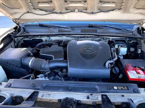 Used 2019 Toyota Tacoma TRD Sport AWD/4WD image 9