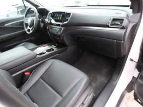 Used 2025 Honda Passport EX-L image 10