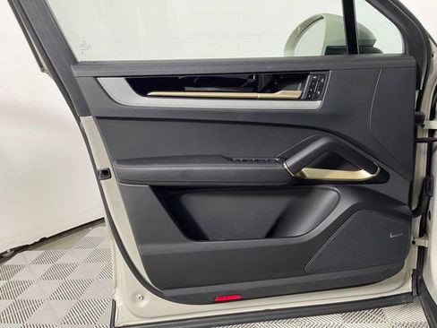 Used 2025 Porsche Cayenne S image 36