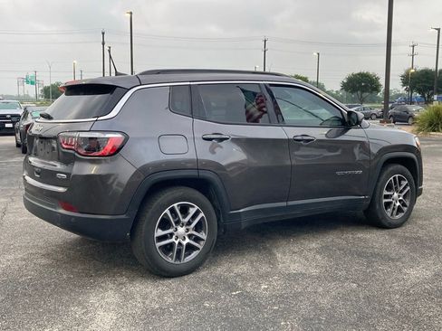 Used 2020 Jeep Compass Latitude FWD image 5