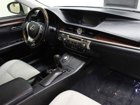 Used 2013 Lexus ES 350 w/ Luxury Pkg FWD image 10