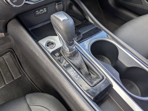 Used 2024 Nissan Altima 2.5 SV image 24